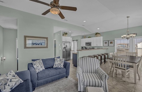 North Topsail Beach House | Oceanfront 5 bed Ocean's Inn-tuition. Elevator! Hot Tub