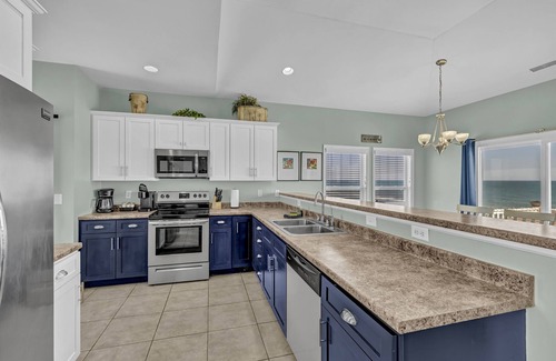 North Topsail Beach House | Oceanfront 5 bed Ocean's Inn-tuition. Elevator! Hot Tub