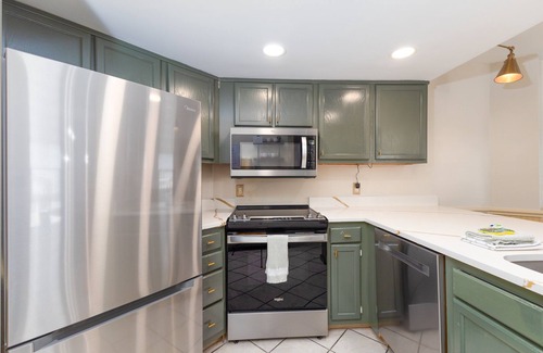Sneads Ferry Condo | Oceanfront Charm at "The Crabby Paddy"