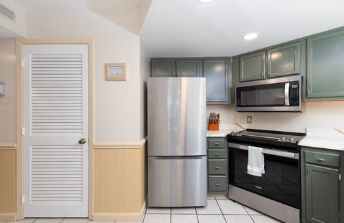 Sneads Ferry Condo | Oceanfront Charm at "The Crabby Paddy"