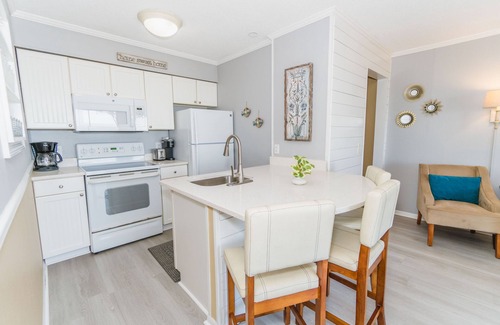 Hilton Head Island Villa | ☆Oceanfront Villa Heated Pool Walk to Coligny Plaza Tiki Bar South Forest Beach☆