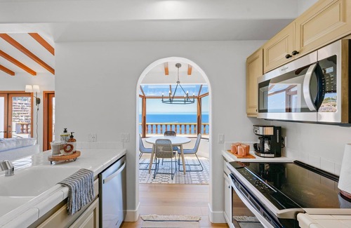 Avalon Condo | Oceanfront Villa in Catalina’s Hamilton Cove, Golf Cart + Stunning Views