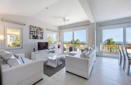 Meia Praia Villa | Oceanfront Villa Pool Hot Tub Luxury Esca…