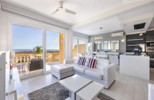 Meia Praia Villa | Oceanfront Villa Pool Hot Tub Luxury Esca…