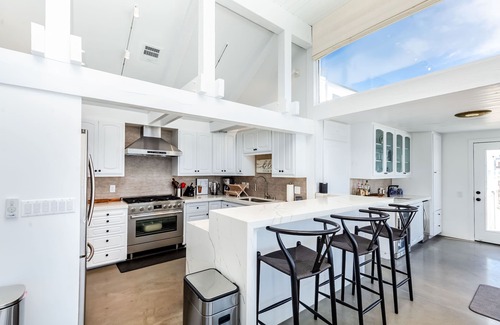 Eastern Malibu House | Oceanfront w/Heated Pool & Hot Tub, Parking, Private Beach Stairs, Fully Stocked
