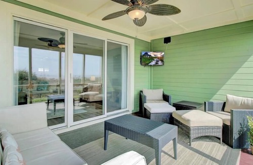 Isle of Palms Condo | Oceanfront W/ Huge Screen Porch, Mariner's Walk! Wild Dunes Resort! $250 Beach Gear Credit