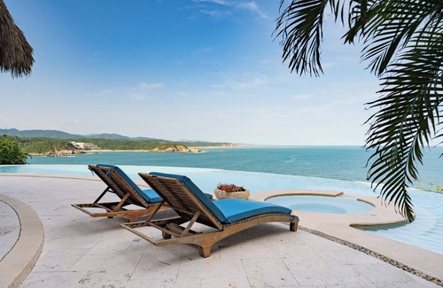 Santa Maria Huatulco Villa | Oceanfront W/Beach Access in Gated Neighbourhood