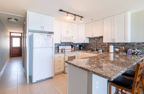 Kihei Condo | Oceanfront, walk to shops and restaurants