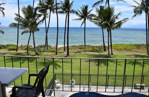 Kihei Condo | Oceanfront, walk to shops and restaurants