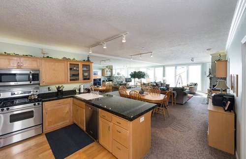 Depoe Bay Condo | Oceanfront, Watch Whales | Reflections by the Sea
