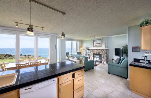 Depoe Bay Condo | Oceanfront & Whale Watching | Paradise Regained