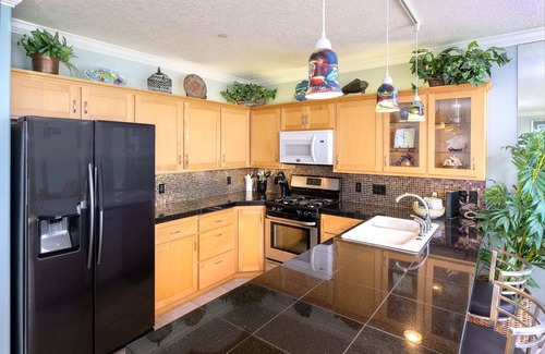 Depoe Bay Condo | Oceanfront & Whale Watching | Paradise Regained
