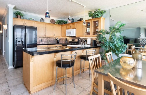 Depoe Bay Condo | Oceanfront & Whale Watching | Paradise Regained