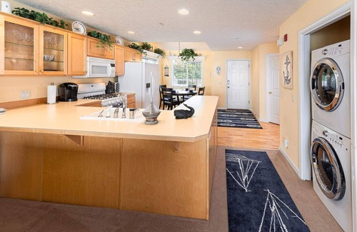 Depoe Bay Condo | Oceanfront, Whale Watching, Pool | Nautical Breeze