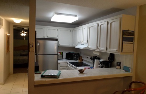 Historic Kailua Village Condo | Oceanfront with Endless Ocean View, Gorgeous sunsets, WiFi, and King Bed