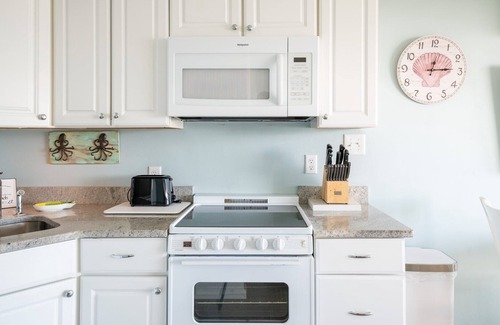 Carolina Beach Condo | Oceanfront with Pool - New Flooring - New Furniture