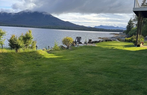 Ketchikan Apartment | Oceanfront🔹Abundant Wildlife Viewing Opportunities🔹Local Native Owners
