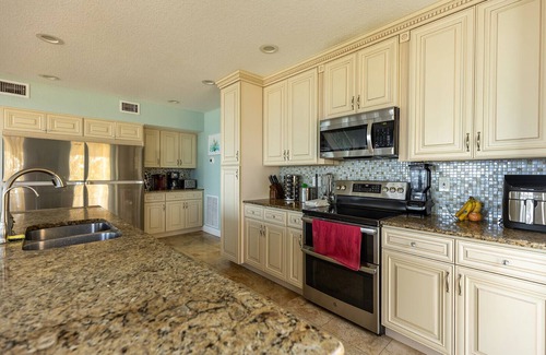 Redington Shores Villa | OceanfrontVilla/Pool/HotTub/8bedroom
