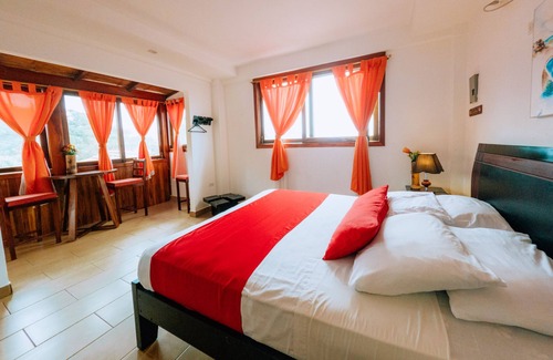 Puerto Lopez Hotel | Oceanic Hosteria y Restaurante