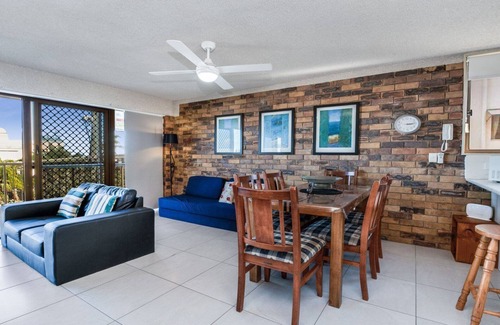 Kings Beach Apartment | Oceanic Unit 4 Kings Beach QLD