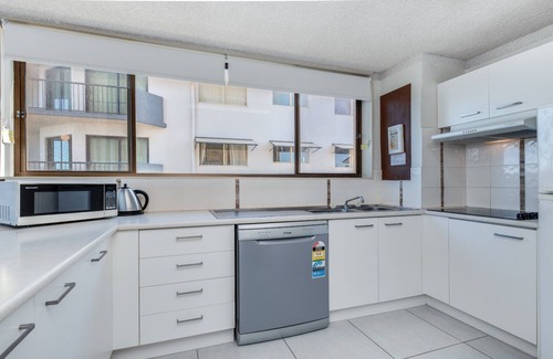 Kings Beach Apartment | Oceanic Unit 4 Kings Beach QLD