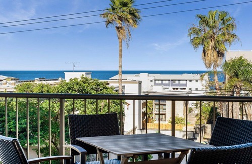 Kings Beach Apartment | Oceanic Unit 4 Kings Beach QLD