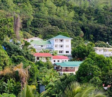 Beau Vallon House | Oceanic View Apartments