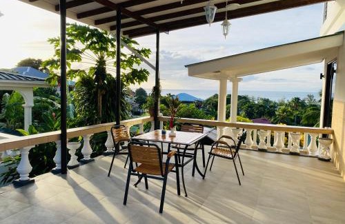 Beau Vallon House | Oceanic View Apartments