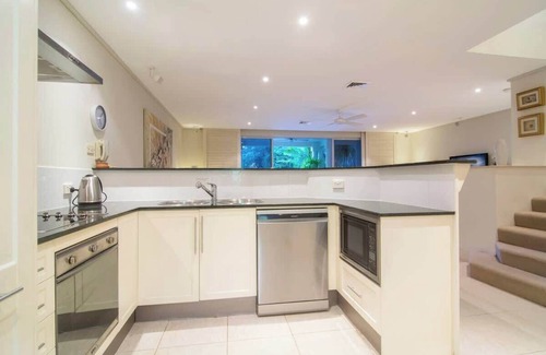 Port Douglas House | Oceanique Villa - Absolute Beachfront Port Douglas