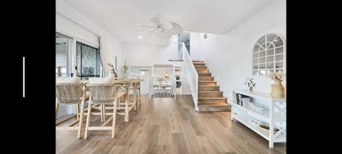 Burnett Heads House | OceanMist Holiday Home - beachfront property!