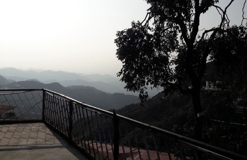The Mall Road House | Oceans Hut Cottage with Doon valley view