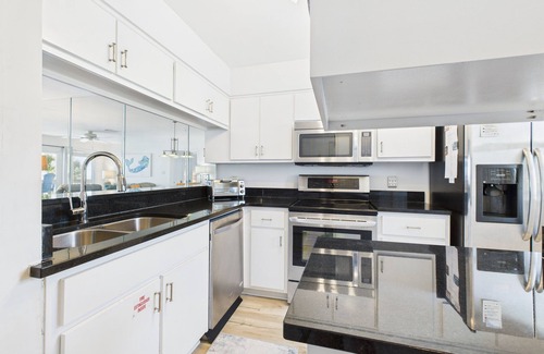 Sunnyside Condo | "Oceans Sunset" #10-Sleeps 7-Ocean Views
