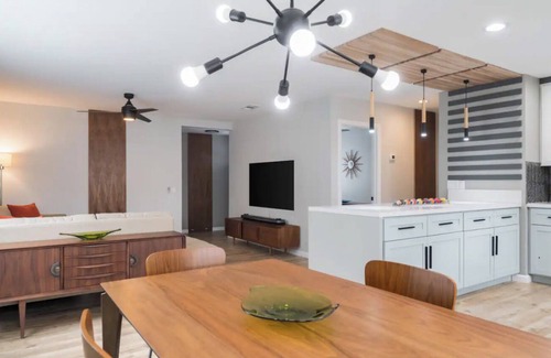 San Luis Rey House | Oceanside 4 bed/2 bath Home nearby Legoland, Disneyland, Safari Zoo and Beaches!