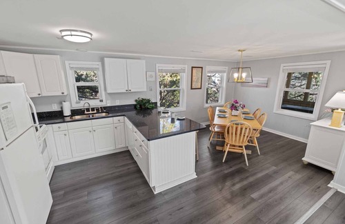 Avon House | OCEANSIDE AVON GOLDFISH DOG FRIENDLY