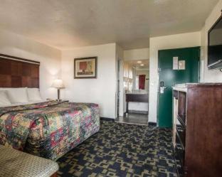 Townsite Hotel | Oceanside, CA – Marina/Camp Pendleton