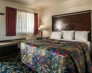 Townsite Hotel | Oceanside, CA – Marina/Camp Pendleton