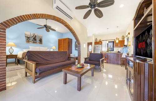Centro - Supmza 001 Apartment | Oceanside Casita "Xalapa" with a/c and pool 5 min stroll to beach