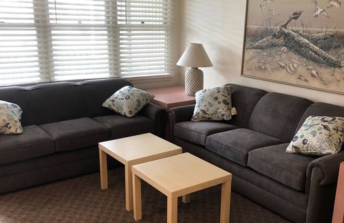 Ocean City Condo | Oceanside Condo on Beach and Boardwalk Ramp