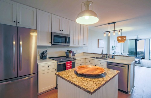 Isle of Palms Condo | Oceanside Condo with Ocean Views, Renovated Kitchen, Covered Balcony & New Flooring