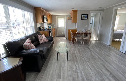 West Hyannisport Cottage | Oceanside Cottage condo next to beach 2bedroom 1bath for 4-6 people