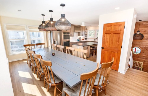 Corolla Light House | Oceanside, Hot Tub, Screened Porch, Lighthouse Views!- 119, The Haole House