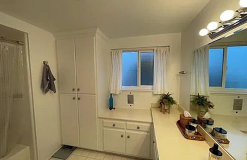 Oceana Condo | Oceanside Mid-Century Modern Oasis