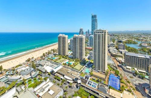 Surfers Paradise Apartment | Oceanside sky dream Hilton 2.5BDR with 180° views