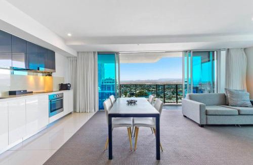 Surfers Paradise Apartment | Oceanside sky dream Hilton 2.5BDR with 180° views