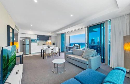 Surfers Paradise Apartment | Oceanside sky dream Hilton 2.5BDR with 180° views