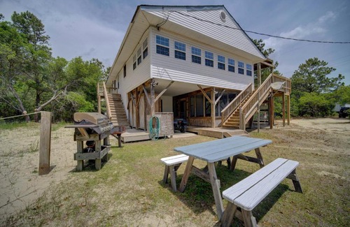Carova Beach House | Oceanside, Wild Horses, 4x4 area, Secluded, 4x2330, Wild Horse Landing
