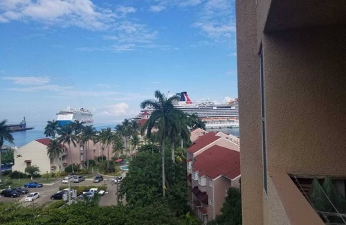 Ocho Rios Condo | Oceanview 1 bedroom Condo with A/C, Cable & WiFi