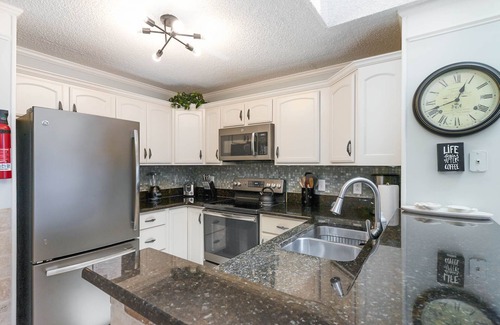 Ocean Drive Condo | Oceanview, 1-Min to Beach, Pool/Hot Tub/Tennis, Beach & Kid-gear + Washer/Dryer!