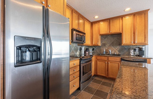 Rockaway Beach Condo | Oceanview 2-bedroom Penthouse Steps to the Beach