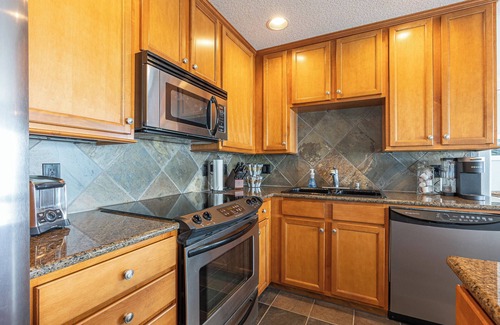 Rockaway Beach Condo | Oceanview 2-bedroom Penthouse Steps to the Beach